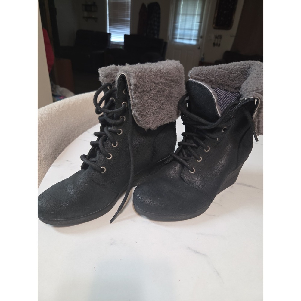 UGG Zea Wedge Boots Black Suede Waterproof Shearling Cuff Sz 7 Women's